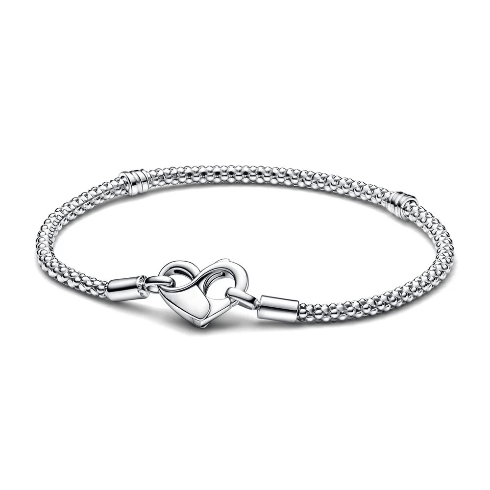 Evelyn Women’s Intertwined Heart Clasp Bracelet – Timeless Design 1